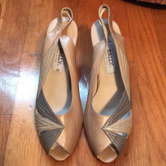 Gorgeous taupe leather sling backs made in Italy. Never worn! Size 40 1/2 size 9 - Picture 6 of 6